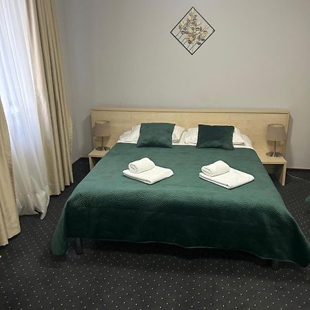 Hotel Pacific ティミショアラ エクステリア 写真
