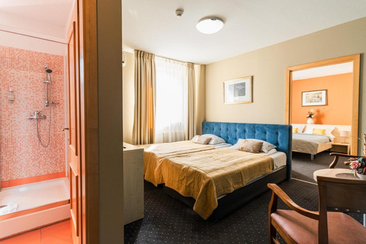 Hotel Pacific ティミショアラ エクステリア 写真